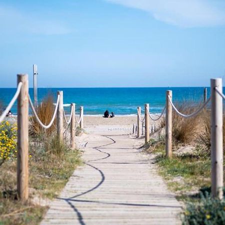 Apartamento New Beside Sitges With Pool Beside Beach Vilanova i la Geltrú Exterior foto