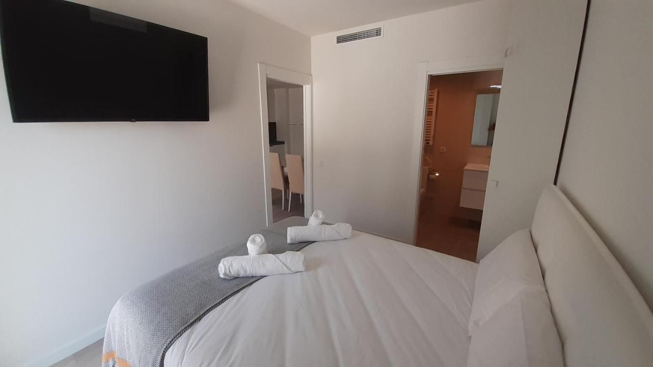 Apartamento New Beside Sitges With Pool Beside Beach Vilanova i la Geltrú Exterior foto