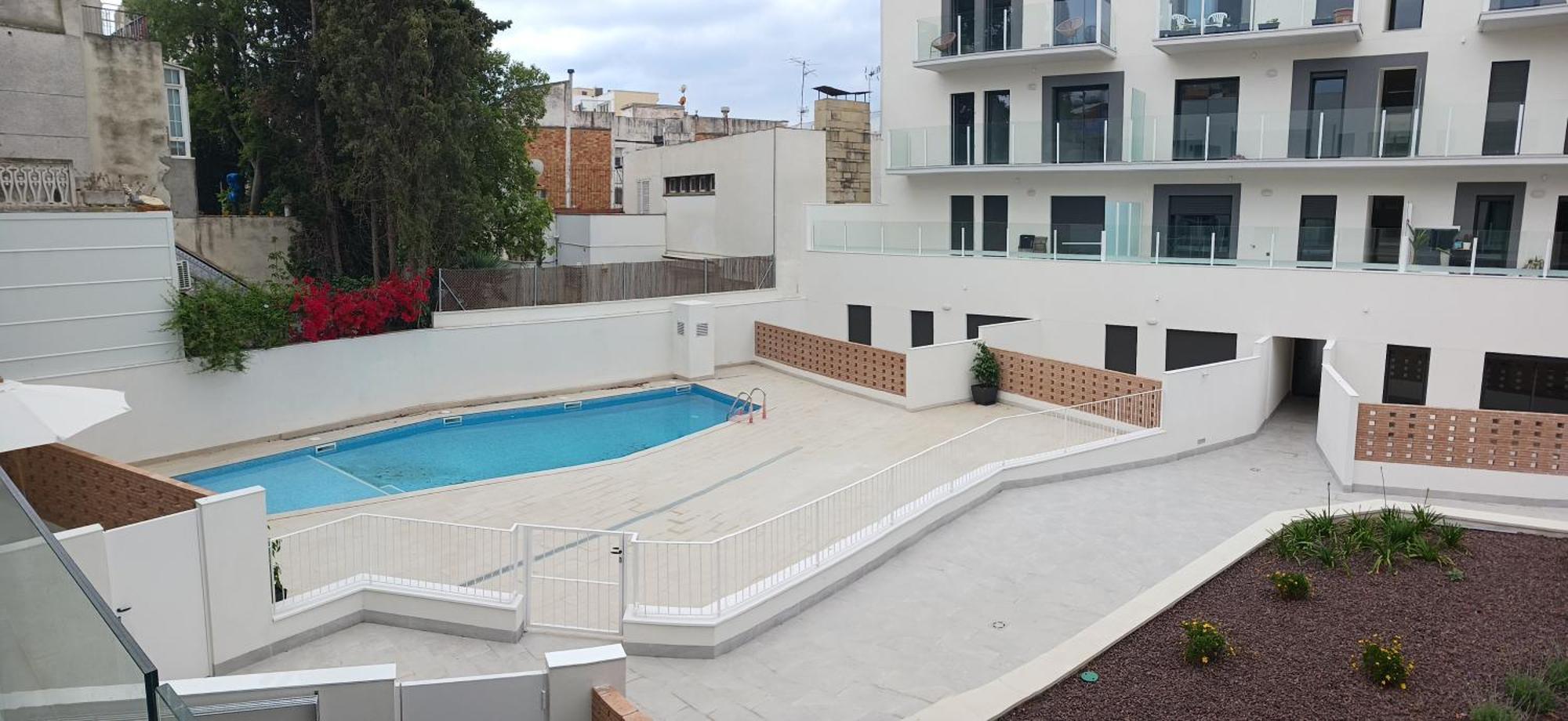 Apartamento New Beside Sitges With Pool Beside Beach Vilanova i la Geltrú Exterior foto